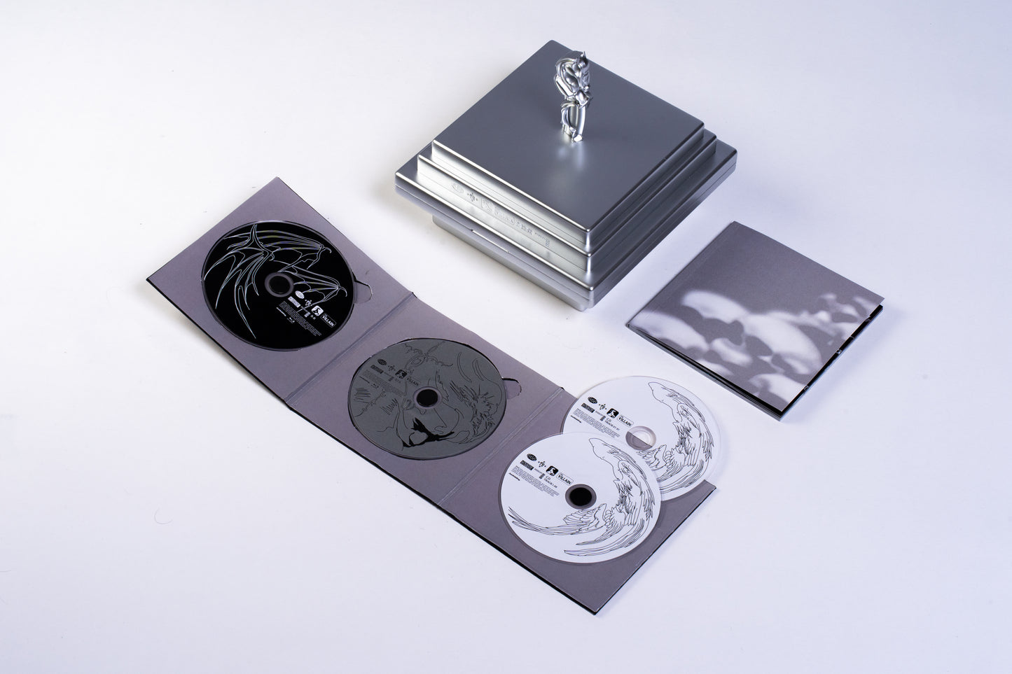 [Pre-Order] THE VILLAIN LIVE IN HONG KONG Blu-ray + CD (4 Disks Box-set)